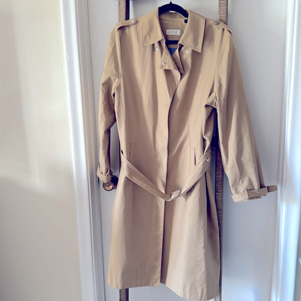 Barney’s Vintage khaki raincoat, 3 hidden buttons, full lined.